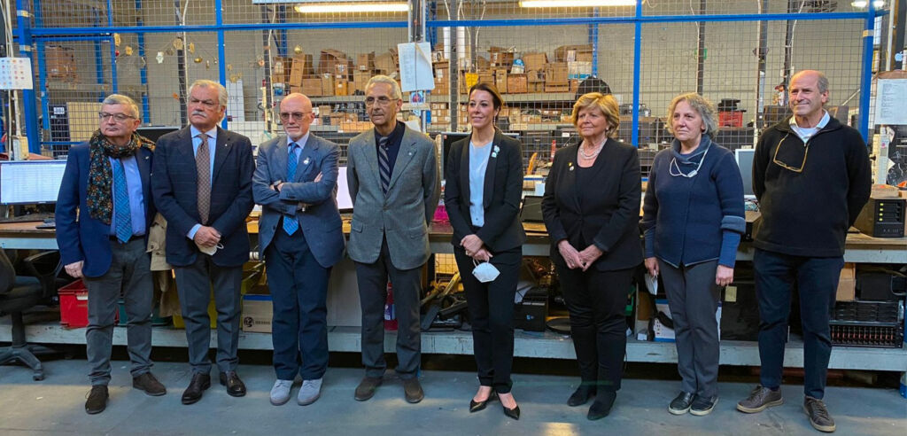 Rotary Club: 300 computer raccolti e donati alle famiglie in difficoltà